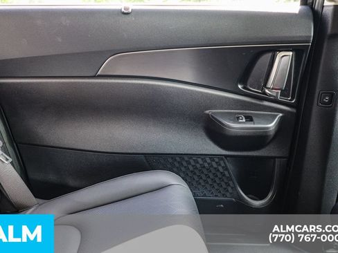 Used 2025 Kia Carnival SX w/ SX Dark Edition Package FWD image 53