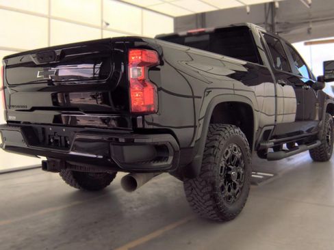 Used 2022 Chevrolet Silverado 2500 LT w/ Midnight Edition AWD/4WD image 8