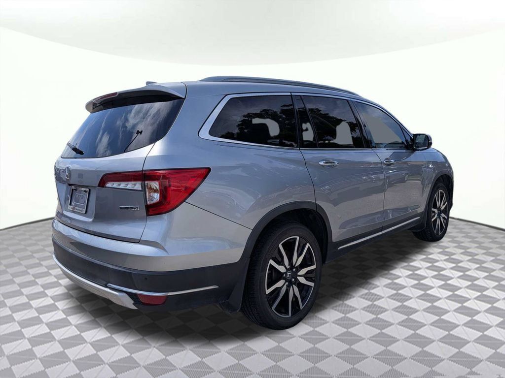 Used 2019 Honda Pilot Touring image 3