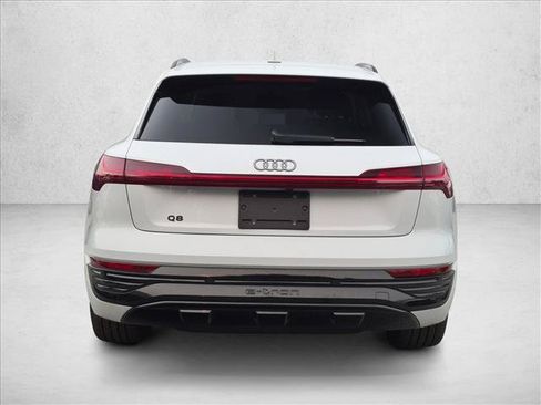 Certified 2024 Audi Q8 e-tron Premium AWD/4WD image 7