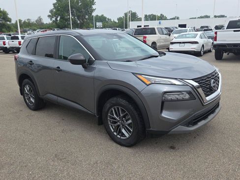 Used 2023 Nissan Rogue S AWD/4WD image 9