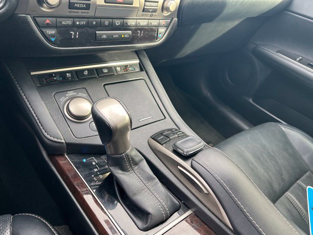 Used 2018 Lexus ES 350 w/ Luxury Package w/Wood Trim FWD image 20