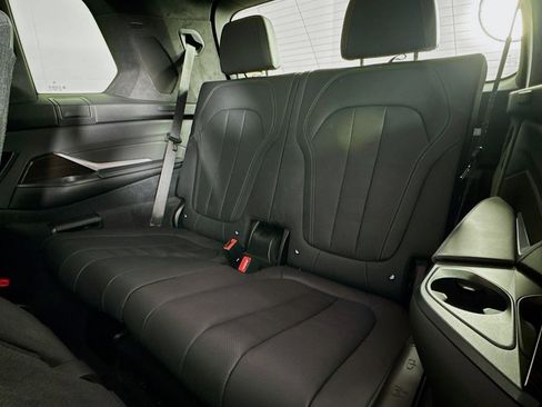 Used 2021 BMW X7 xDrive40i w/ M Sport Package AWD/4WD image 9