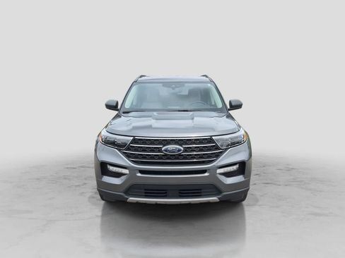 Used 2023 Ford Explorer XLT w/ Equipment Group 202A AWD/4WD image 3