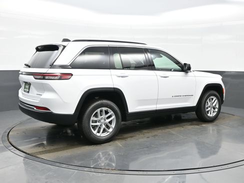 New 2026 Jeep Grand Cherokee Laredo image 6