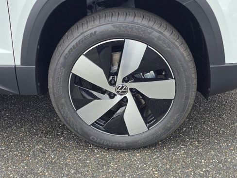 New 2026 Volkswagen Taos S image 9