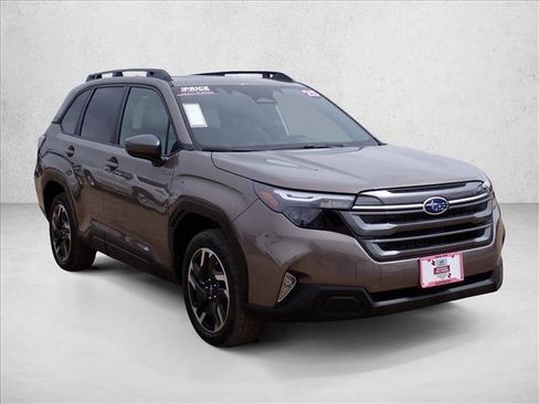 Used 2025 Subaru Forester Premium AWD/4WD image 6