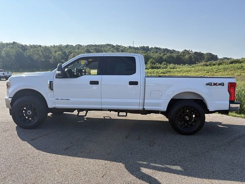 Used 2018 Ford F250 XLT AWD/4WD image 2