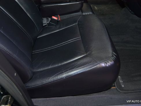 Used 2005 Lincoln Town Car Signature Limited image 18