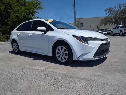 Used 2024 Toyota Corolla LE FWD image 2