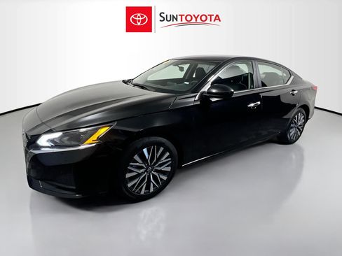 Used 2023 Nissan Altima 2.5 SV FWD image 9