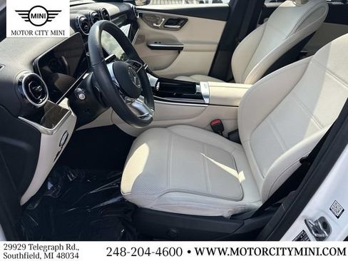 Used 2025 Mercedes-Benz GLC 300 4MATIC image 23