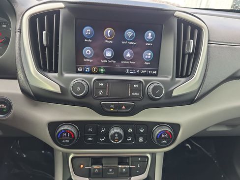 Used 2022 GMC Terrain SLT image 19