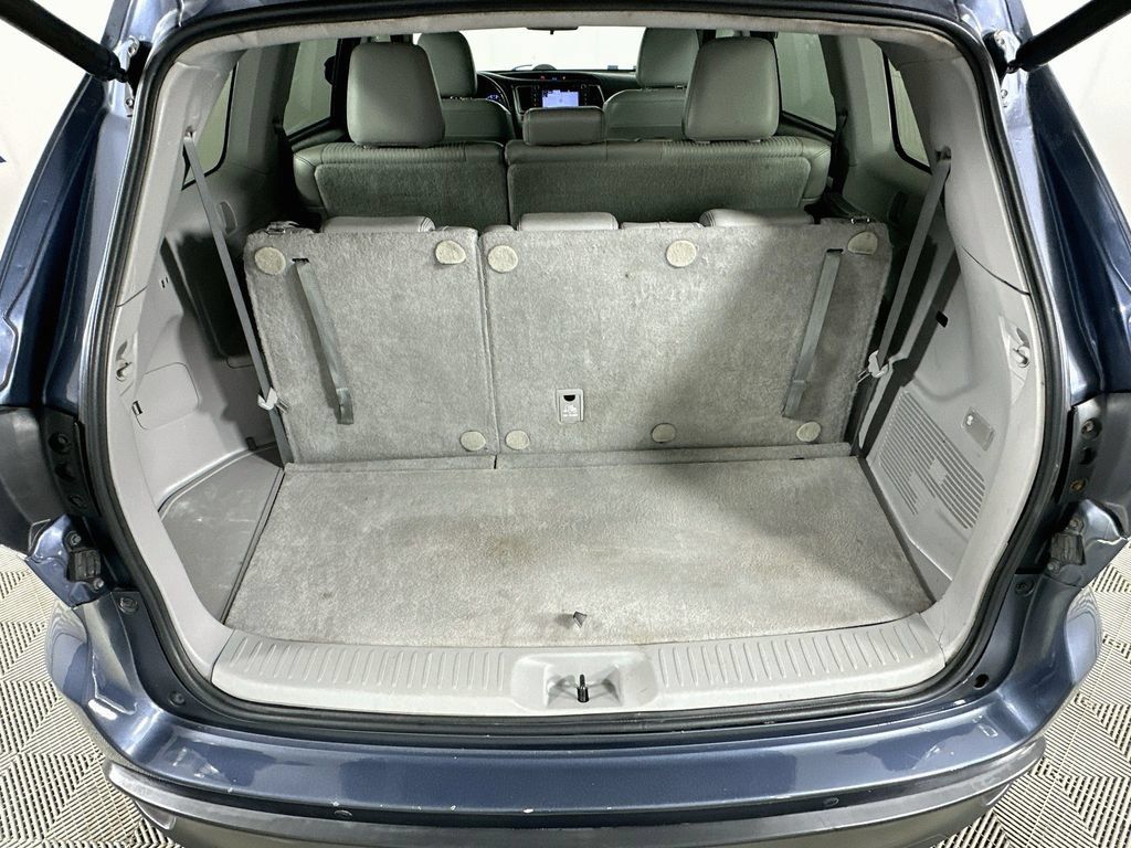 Used 2017 Toyota Highlander Plus FWD image 30