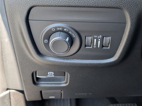 Used 2024 Jeep Grand Cherokee L Laredo AWD/4WD image 21