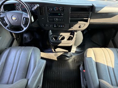 Used 2021 Chevrolet Express 3500 w/ Driver Convenience Package RWD image 3