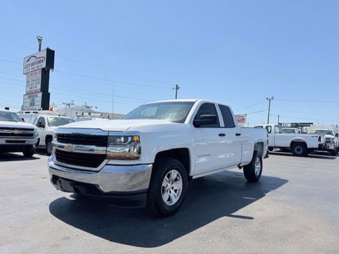 Used 2018 Chevrolet Silverado 1500 W/T w/ Trailering Package RWD image 2