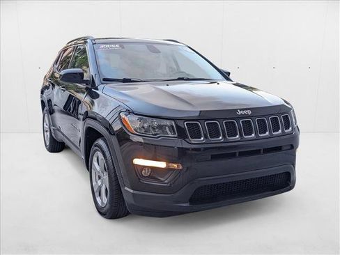 Used 2018 Jeep Compass Latitude image 3