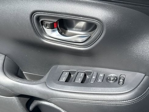 Used 2025 Honda HR-V LX image 27