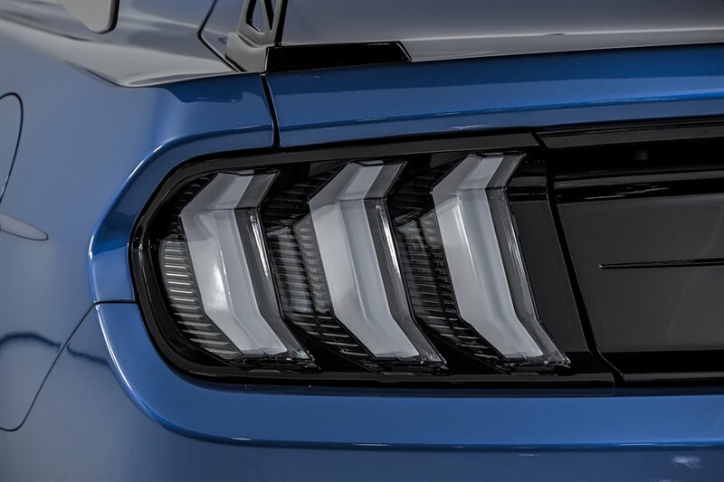Used 2021 Ford Mustang Shelby GT500 w/ Carbon Fiber Track Pack RWD image 12