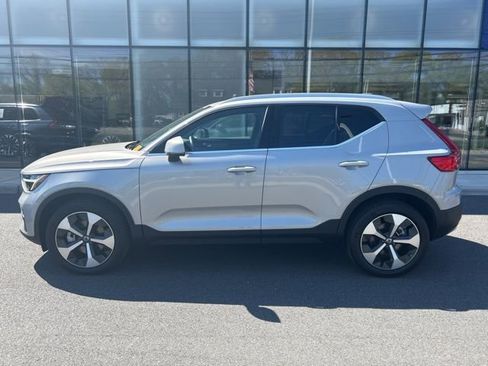 Used 2025 Volvo XC40 B5 Plus AWD/4WD image 2