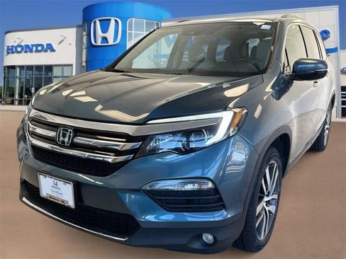 Certified 2017 Honda Pilot Touring image 1