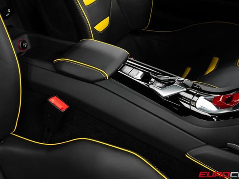 Used 2021 Lamborghini Huracan EVO RWD image 36