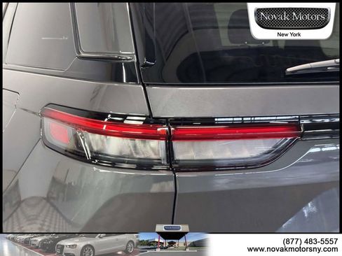 Used 2023 Jeep Grand Cherokee Altitude AWD/4WD image 8