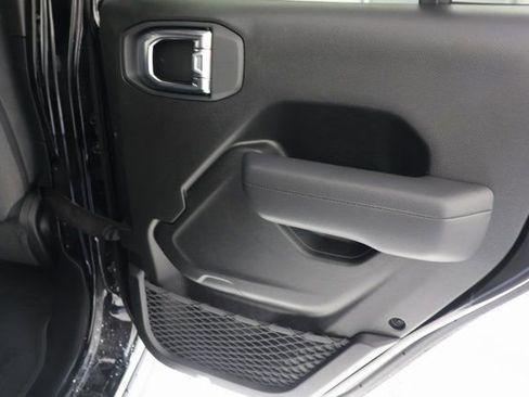 Used 2025 Jeep Wrangler Willys image 26