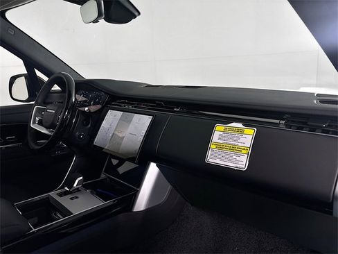 New 2025 Land Rover Range Rover SE image 28