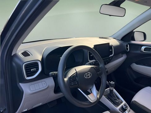 Used 2025 Hyundai Venue SEL FWD image 11