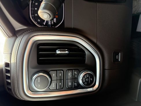 Used 2021 GMC Sierra 1500 SLT w/ SLT Premium Plus Package AWD/4WD image 13