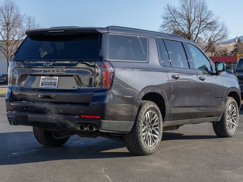 Used 2025 Chevrolet Suburban Z71 image 25