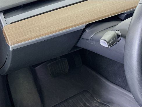 Used 2019 Tesla Model 3 Long Range image 16