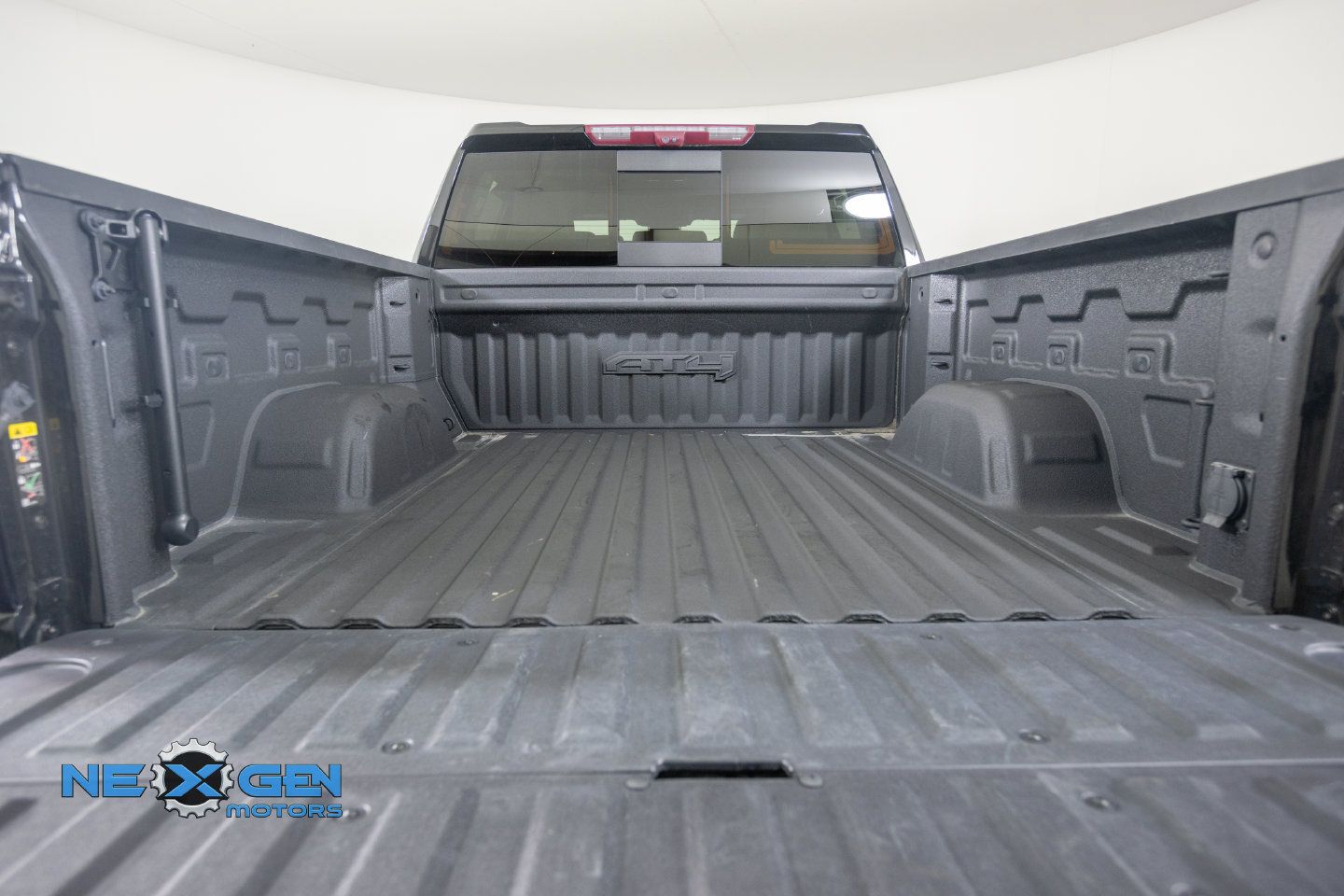 Used 2022 GMC Sierra 1500 AT4 w/ AT4 Premium Package AWD/4WD image 36