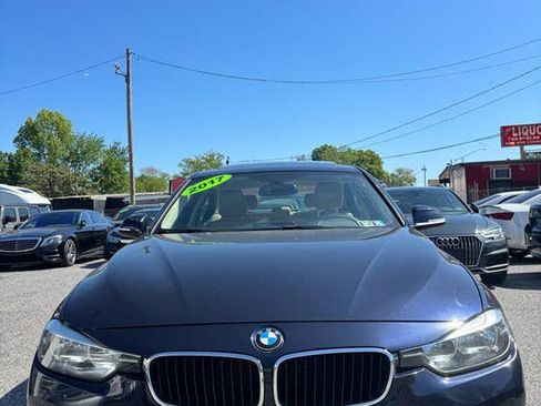 Used 2017 BMW 320i xDrive Sedan AWD/4WD image 2