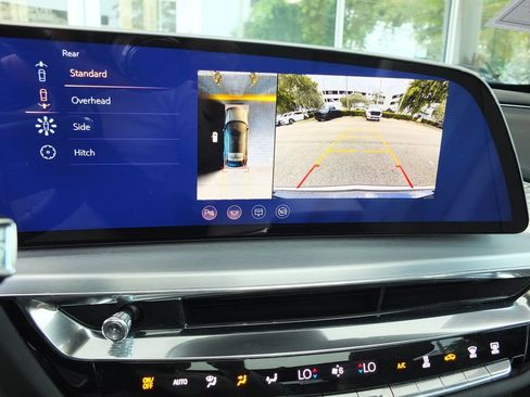 Used 2025 Cadillac Lyriq Luxury AWD/4WD image 4