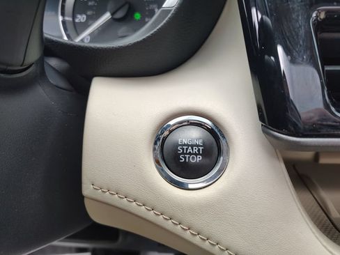 Used 2023 Toyota Highlander XLE AWD/4WD image 37