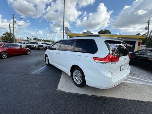 Used 2011 Toyota Sienna XLE image 7