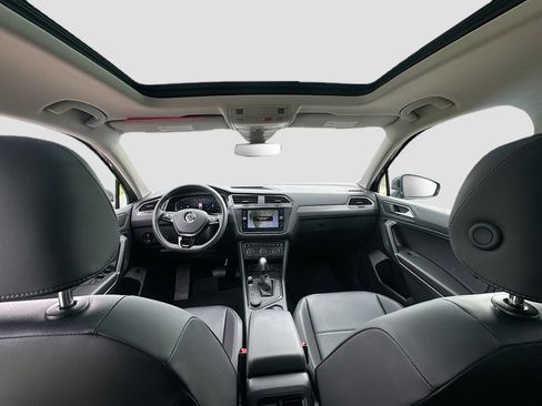 Used 2020 Volkswagen Tiguan SEL image 23