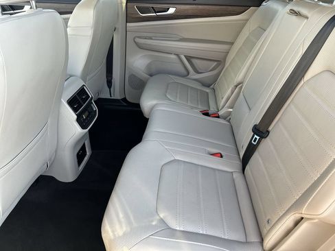 Used 2025 Volkswagen Atlas SEL AWD/4WD image 14