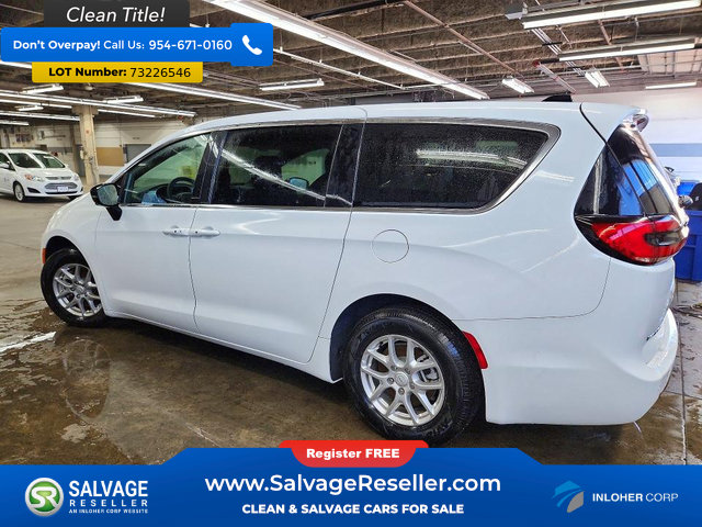 Used 2026 Chrysler Pacifica Select FWD image 3