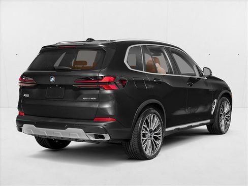 New 2026 BMW X5 xDrive40i w/ M Sport Package AWD/4WD image 2