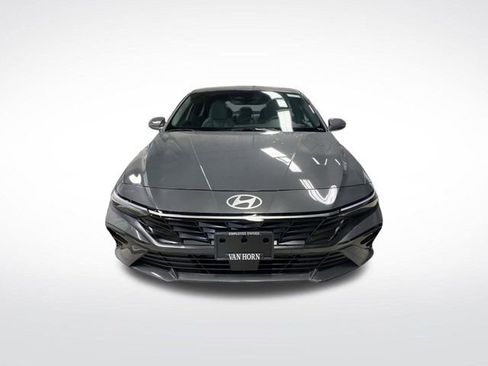 New 2025 Hyundai Elantra Limited image 12