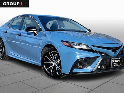 Used 2024 Toyota Camry SE image 3