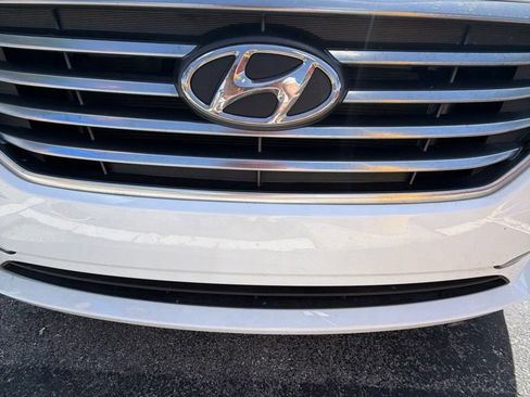 Used 2017 Hyundai Sonata SE FWD image 2