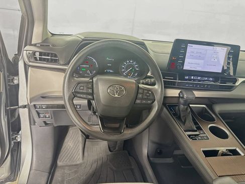 Certified 2022 Toyota Sienna LE FWD image 19