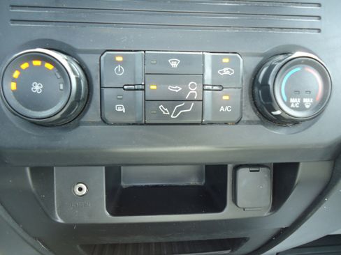 Used 2018 Ford F250 XL w/ Power Equipment Group AWD/4WD image 17