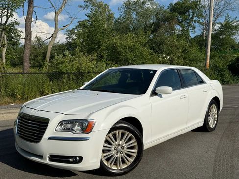 Used 2014 Chrysler 300 300 Sedan 4D w/ Driver Convenience Group image 6