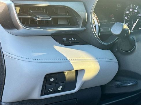 Used 2020 Toyota Highlander Limited image 11